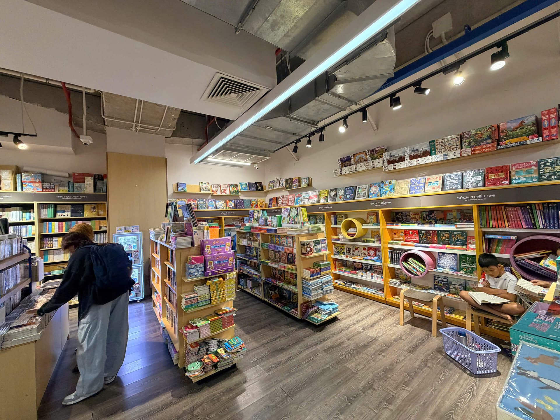 Phuong Nam Bookstore