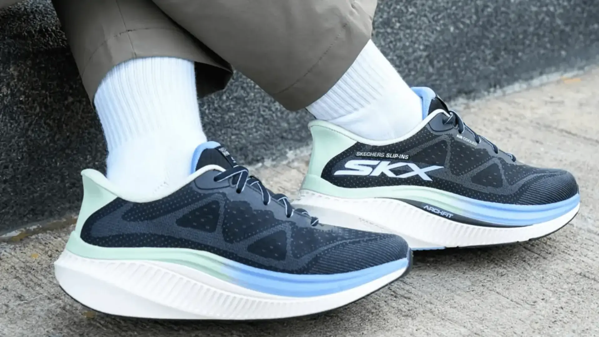 SKECHERS